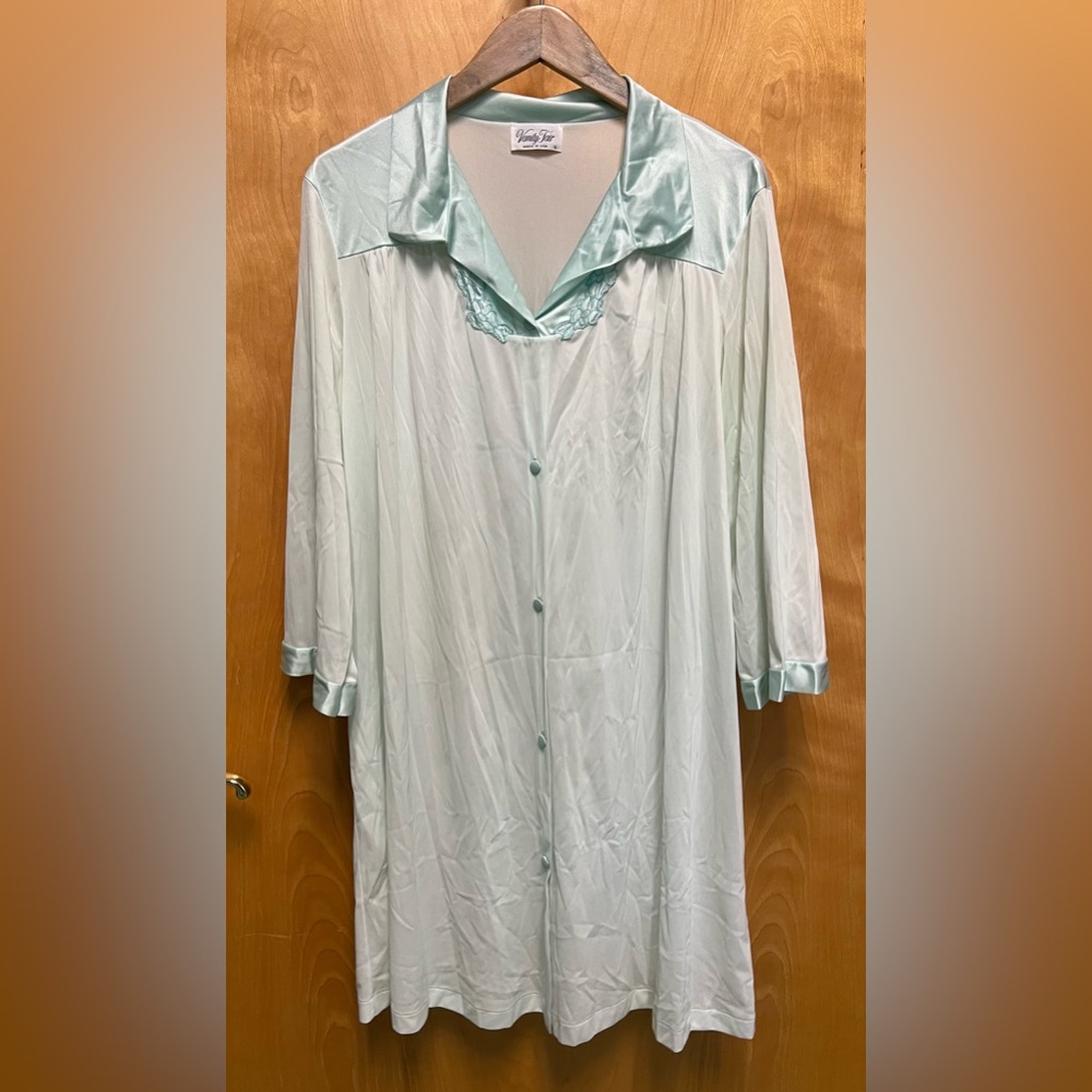 Vintage Vanity Fair — Aqua Robe Silky Nylon Pocket 3/4 Sleeve Embroidered